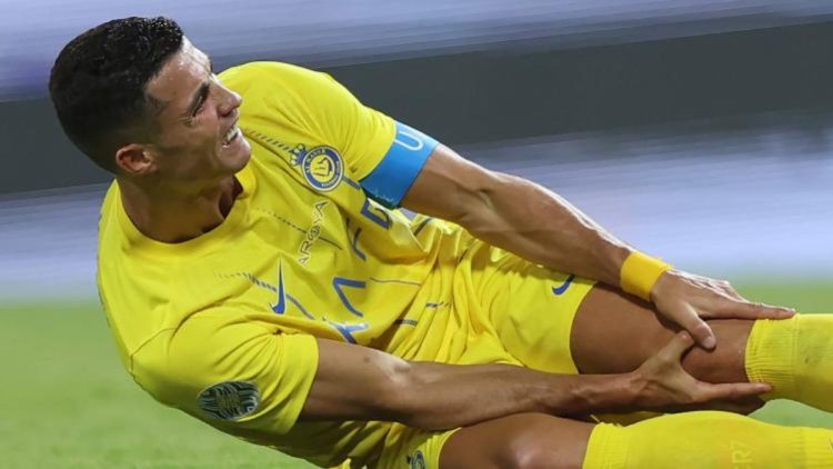 Cristiano Ronaldo lesiona-se