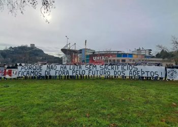 Rivalidades à PARTE: CLAQUES de V. Guimarães SC Braga UNEM-SE no BOICOTE à Taça da Liga