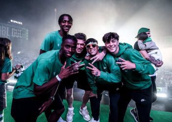 Jogadores do Sporting celebram a conquista do campeonato 2024/25