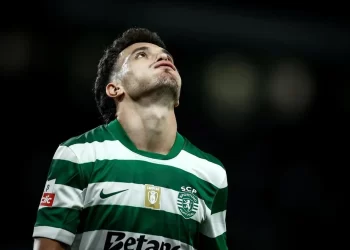 Pote em expressão de desagrado durante um jogo pelo sporting