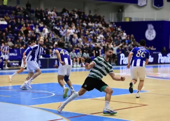 Repreensão para martim costa após conflito com adeptos do porto