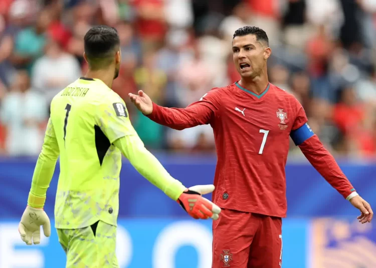 Redes Sociais Dos Jogadores Da Seleção Inundadas Por Críticas Dos Fãs De Cristiano Ronaldo 1 Redes sociais dos jogadores da seleção inundadas por causa de cristiano ronaldo